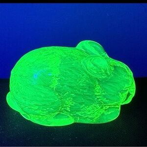 Uranium vaseline glass rabbit bunny